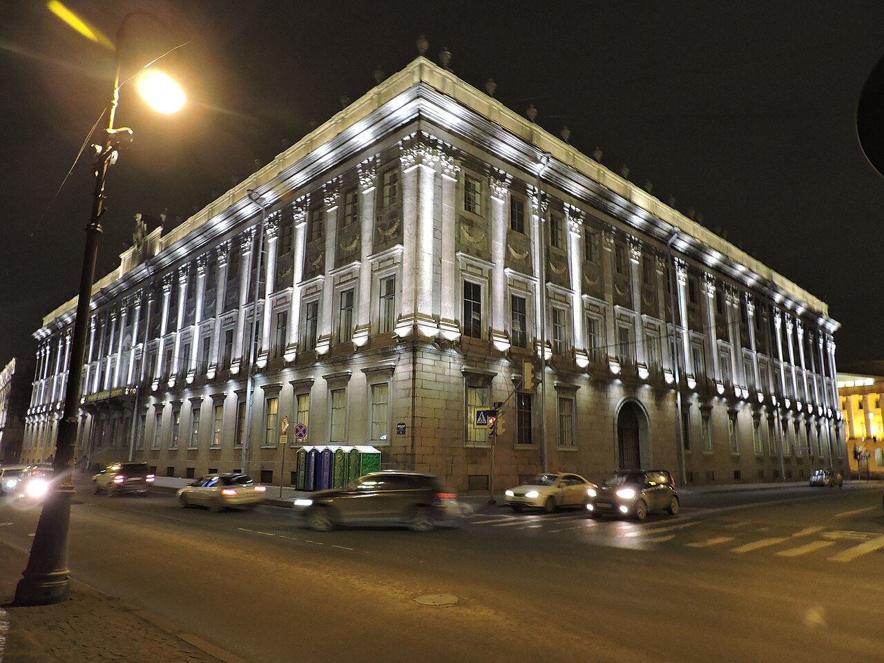 Мраморный дворец вечером