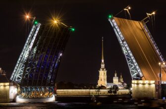 Дворцовый мост в Санкт_Перербурге вечером