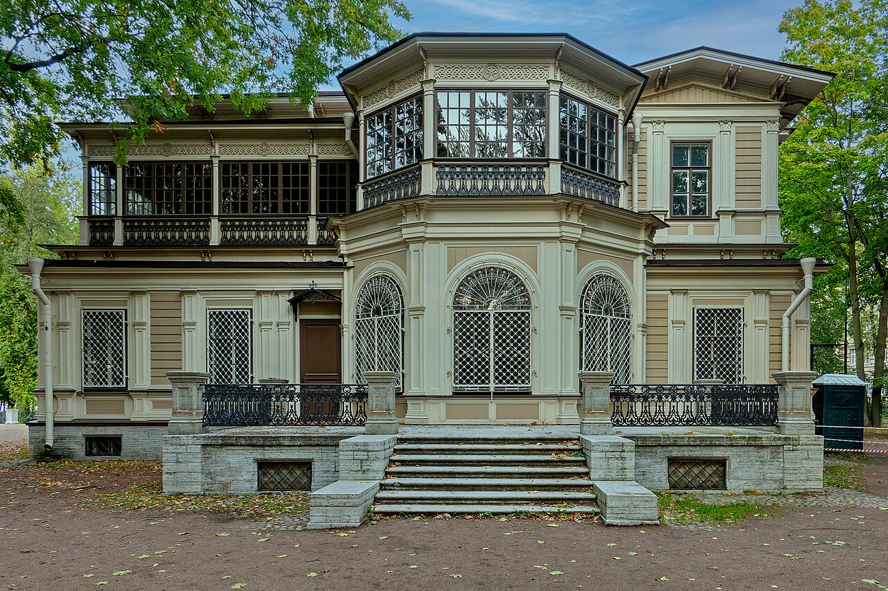 Дача Громова и Лопухинский сад