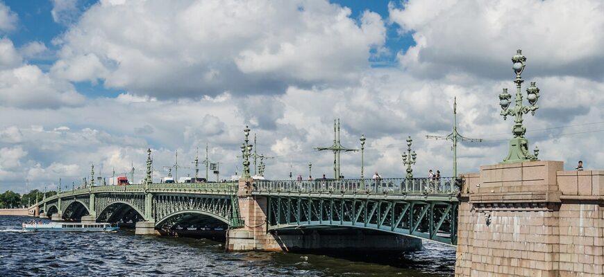 Троицкий мост в Санкт-Петербурге
