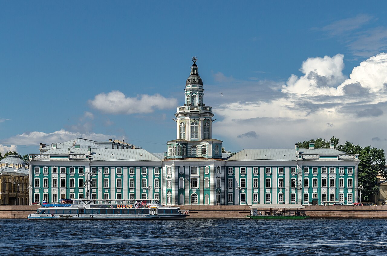 Кунсткамера в Санкт-Петербурге